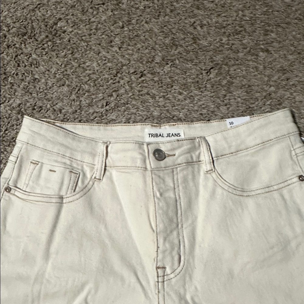 NWT Tribal Audrey Cream Cropped Embroidered Jeans Size 10 - Picture 7 of 9